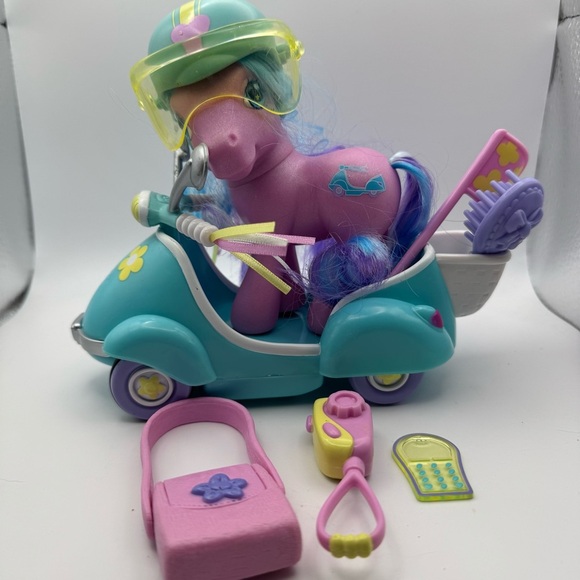 My Little Pony Glitter Glide & Butterfly Island Scootin’ Scooter Sprite Sets - Picture 2 of 12